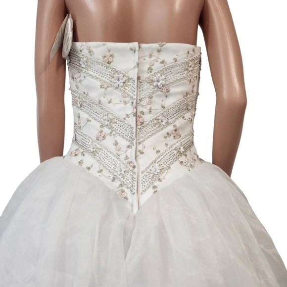 Q by Da Vinci White With Embroidered Spring Floral Quinceañera Dress Size 8 - Picture 10 of 14